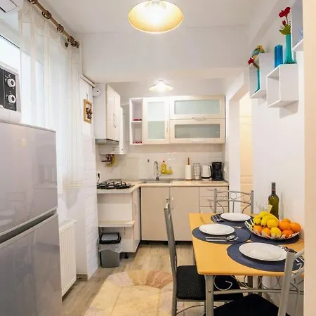 Central 1Br Apt Walk To Beach & Old Town Sol Apartment