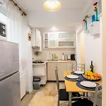 Solis T - Cosy Central Apt Walk To Beach & Caffes Apartment