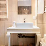 Solis T - Cosy Central Apt Walk To Beach & Caffes Apartment Constanta