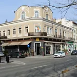 Solis T - Cosy Central Apt Walk To Beach & Caffes * Constanta