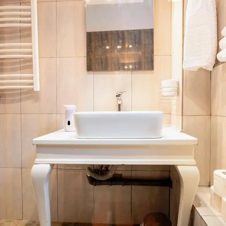 1br Walk To & Old Town Sol Daire Köstence