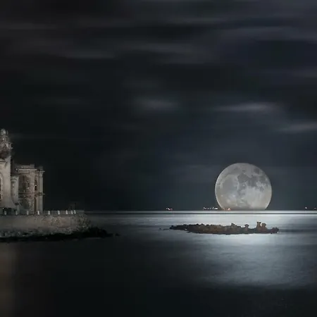 1br Walk To & Old Town Sol Köstence