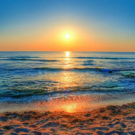 1br Walk To & Old Town Sol Daire Köstence